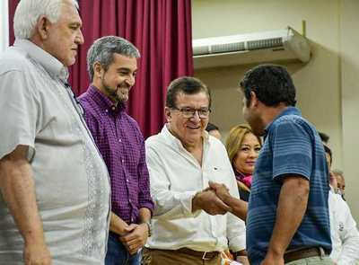 Gobierno Nacional entregó becas, y aportes al sector productivo y salud en Itapúa.