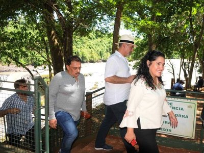 Empresarios de India visitan Saltos del Monday con interés en invertir