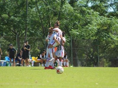 Libertad/Limpeño, invicto en la cima de Femenino