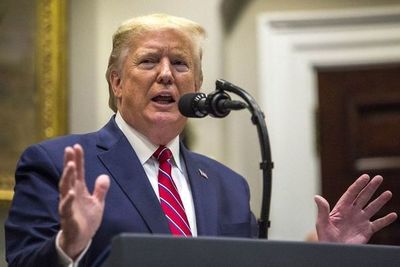 Trump dice que evalúa testificar