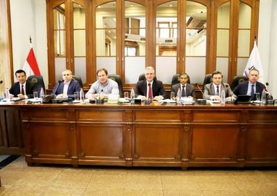 Rechazan denuncias, absuelven y desaforan