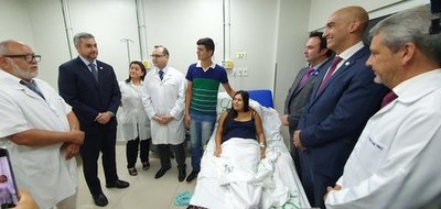 Jefe de Estado felicita a profesionales del IPS por exitosa primera cirugía intrauterina