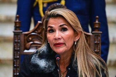 Áñez anuncia que en próximas horas tiene previsto convocar elecciones