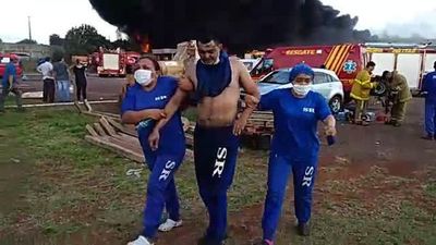 Incendio sigue incontenible en PJC y heridos ascienden a 15, con civiles