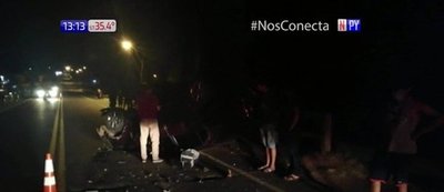 Tractor sin luces ocasiona accidente de tránsito