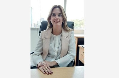 Primera Mujer en cargo de Directora de AFD