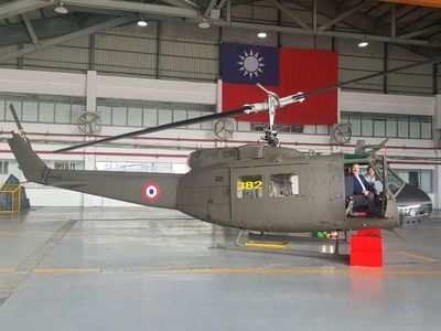 Jopói oguahê mbohapy helicóptero UH-1H Paraguáipe