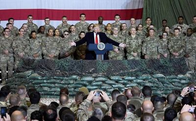 Trump visita por sorpresa Afganistán y anuncia diálogo con los talibanes