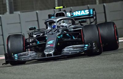 Bottas manda en la noche emiratí