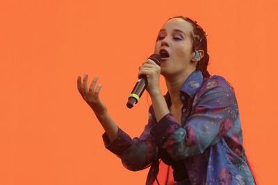 Ximena Sariñana se va a los ritmos urbanos en su nuevo sencillo “TBT 4 EVER”