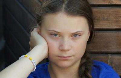 Critican a Greta Thunberg por aparecer en un sillón de cuero animal de 6.000 dólares