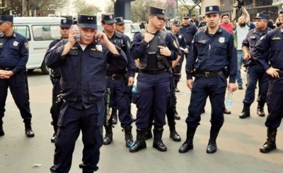 Ministro del Interior buscará "recuperar" a policías de políticos