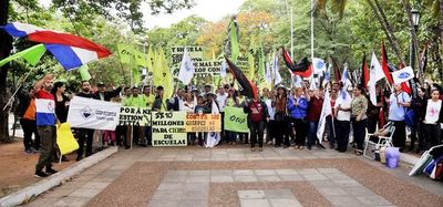 Docentes volverán a manifestarse en busca del aumento desde abril