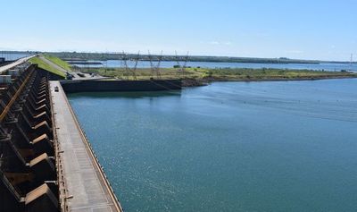 Denuncian pesca furtiva en vertedero de EBY y salpican a fiscal y marinos