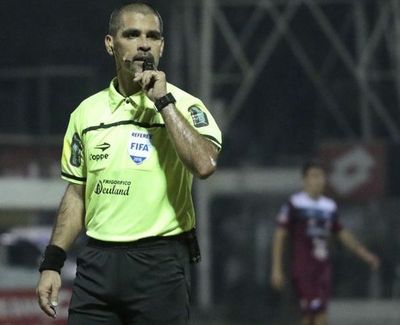 Éber Aquino, el árbitro de la final