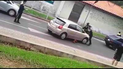 Furiosa conductora atropelló a agentes de la PMT y recibió multa de G. 843.400 •