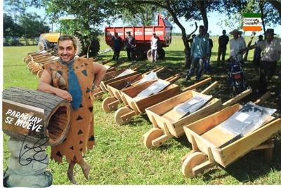 Donación de carretillas de madera genera burlas en redes y memes apuntan a Mario Abdo