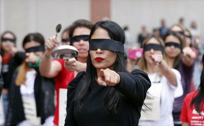Periodistas colombianas replican la coreografía de “Un violador en tu camino”