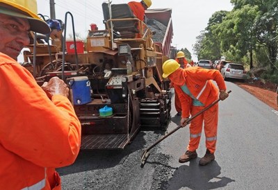 Llaman a licitación para asfaltar caminos vecinales en cinco departamentos