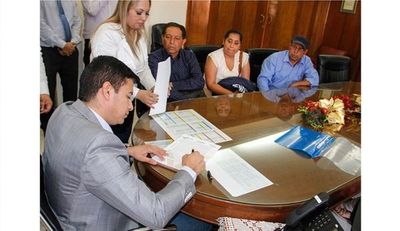 Firman acta de acuerdo entre INDERT y pobladores de Guayaki