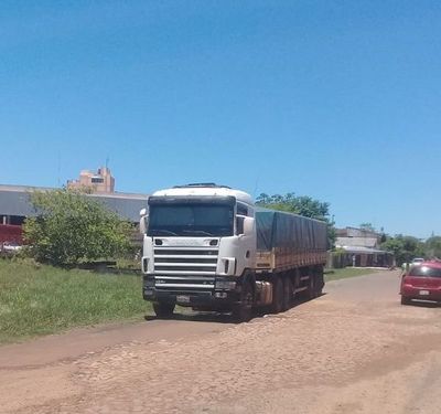En Carapeguá, chofer abandona camión pero desaparece carga valuada en US$ 25.000