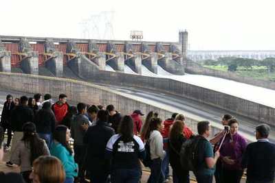 Itaipú recibió a más de un millón de visitantes en el cierre del 2019
