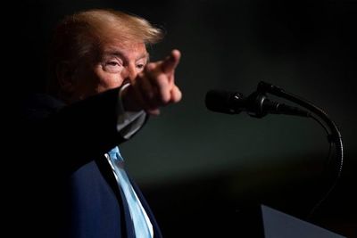 Trump amenaza con “represalias importantes” si Irán lanza ataques