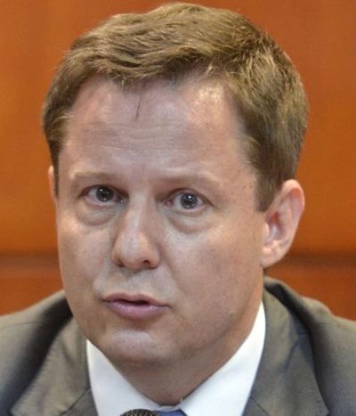 Martínez Simón involucra a abogados en proyecto de ley antichicanas