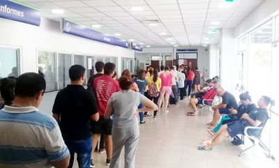 Cientos de enfermos esperaron horas en IPS