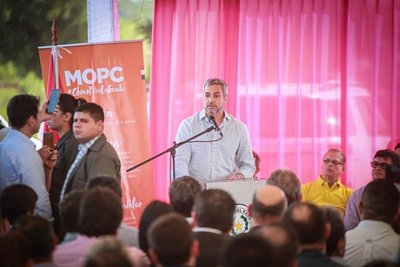 Abdo en Alto Paraná: loa soterrada a Stroessner, a las “obras que dejará”, y mareo que sintió tras discurso