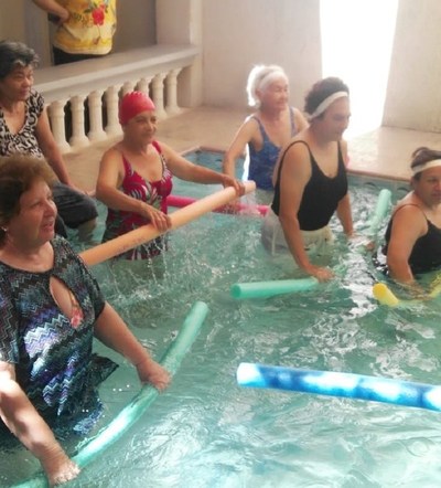 Clases de hidrogym de adultos mayores iniciaron en el Hogar Santa Teresita