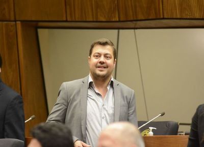 Para Añetete, no hay motivos para juicio político y acusa al PLRA de querer entrar y “por la ventana”