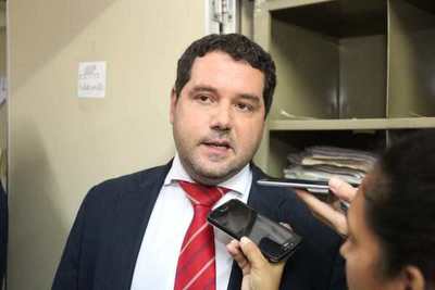 Volpe afirma que el crimen organizado le hizo "pisar el palo" a Quiñónez para que sea apartado del cargo