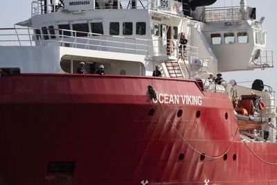 El barco humanitario "Ocean Viking" salva a otros 59 migrantes en el mar