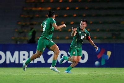 Bolivia vence a Uruguay con gol tardío de Saldías