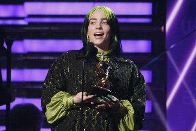 Billie Eilish hace historia en los Grammy