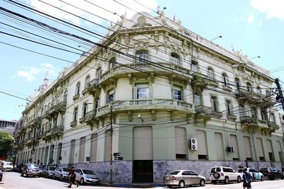 Ejecutivo quiere meter tijera a los contratos colectivos y la idea disgusta a sindicatos estatales