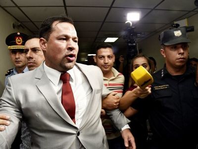 Otorgan permiso a Ulises Quintana para asistir a sepelio de su padre
