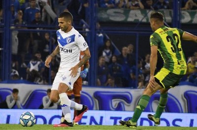 Fernando Gago sufre una grave lesión jugando por Vélez