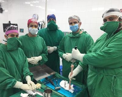 Menor recibe prótesis tras la aplicación de innovadora técnica realizada por primera vez en el Paraguay