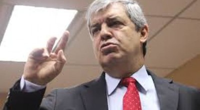 Riera dice que Abdo culminará su gobierno gateando y que está rodeado de inútiles