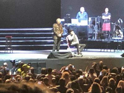 Una caída de Joaquín Sabina lo obliga a interrumpir su concierto
