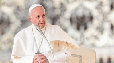 Papa Francisco cierra la posibilidad de ordenar sacerdotes a hombres casados