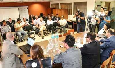 Postergan hasta fines de marzo entrada en vigencia del ISC a las naftas. Prospera diálogo entre empresarios del sector y el Gobierno.