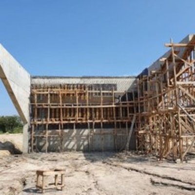 El puente más largo del Ñeembucú registra un avance de casi el 20%
