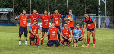 El probable equipo de Cerro para enfrentar al Barcelona