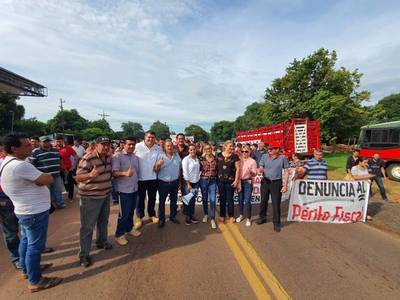 Intendente de Carapeguá y hurreros cerraron ruta en apoyo a Miguel Cuevas. Acevedo ordenó desalojarlos