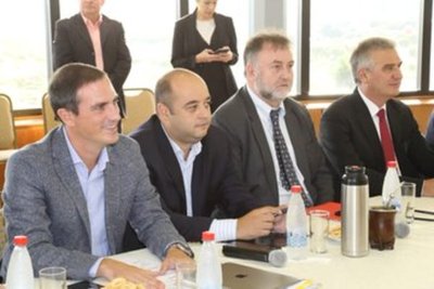 Exponen proyectos de ley ante autoridades de Hacienda.