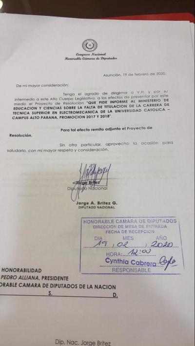 Piden informes sobre falta de titulación de una carrera en la Católica