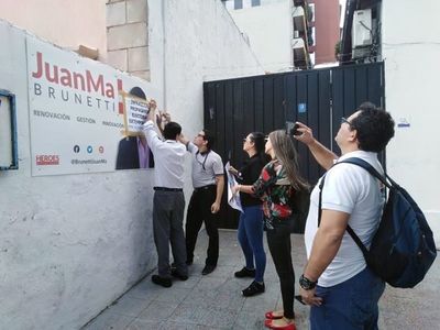 Carteles de precandidato Brunetti fueron retirados por violar el Código Electoral